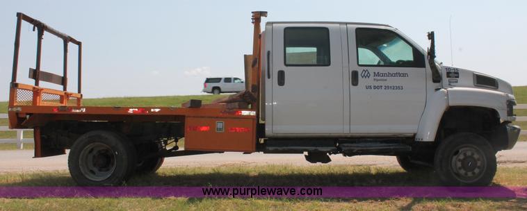 image for item I1556 2006 Chevrolet C5500 Crew Cab flat bed truck