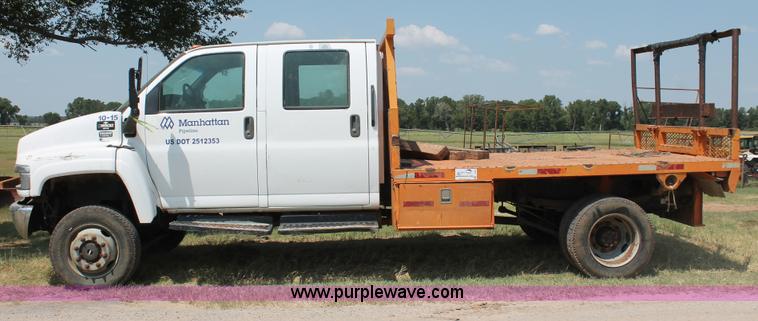 image for item I1556 2006 Chevrolet C5500 Crew Cab flat bed truck