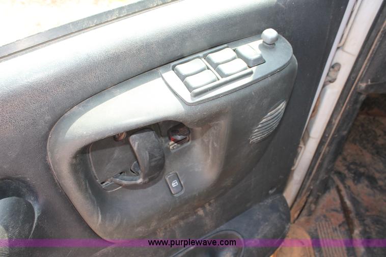 image for item I1556 2006 Chevrolet C5500 Crew Cab flat bed truck