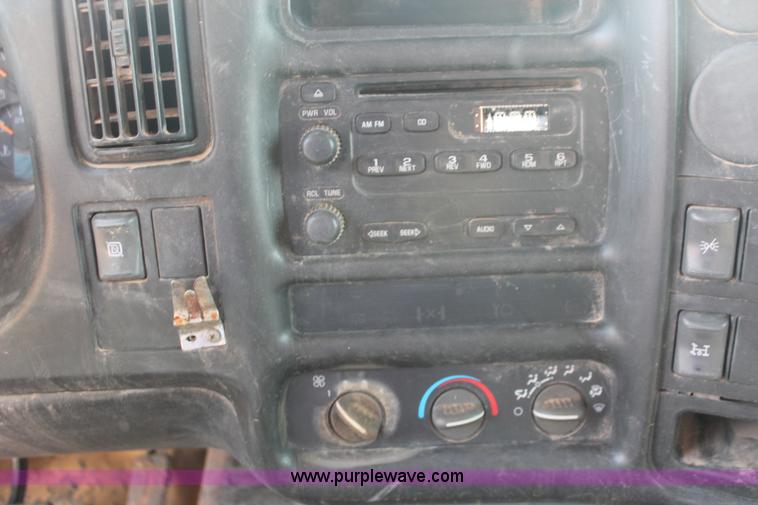 image for item I1556 2006 Chevrolet C5500 Crew Cab flat bed truck