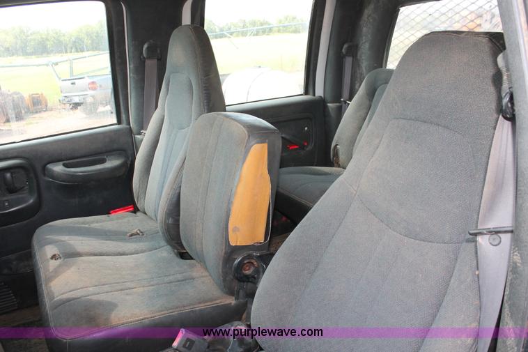 image for item I1556 2006 Chevrolet C5500 Crew Cab flat bed truck