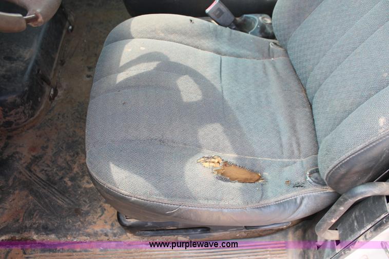 image for item I1556 2006 Chevrolet C5500 Crew Cab flat bed truck