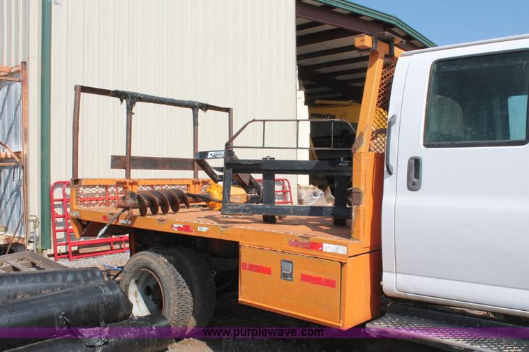 image for item I1556 2006 Chevrolet C5500 Crew Cab flat bed truck