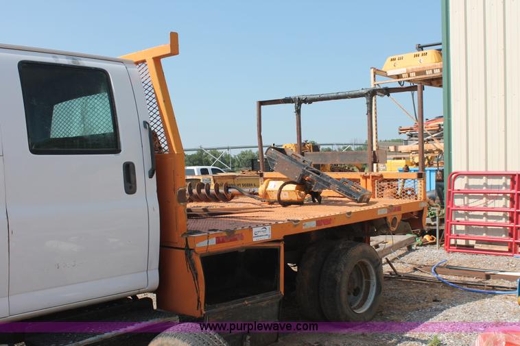 image for item I1556 2006 Chevrolet C5500 Crew Cab flat bed truck