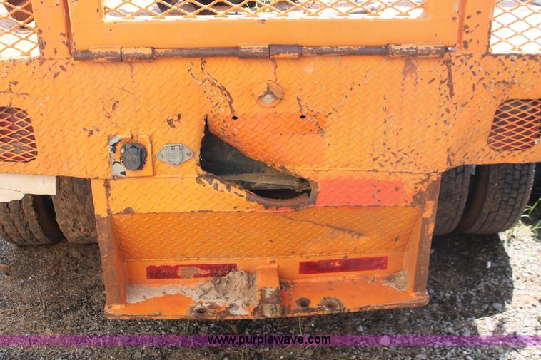 image for item I1556 2006 Chevrolet C5500 Crew Cab flat bed truck