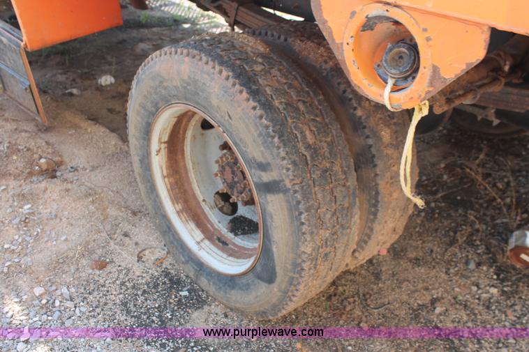 image for item I1556 2006 Chevrolet C5500 Crew Cab flat bed truck