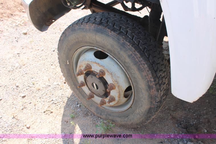 image for item I1556 2006 Chevrolet C5500 Crew Cab flat bed truck