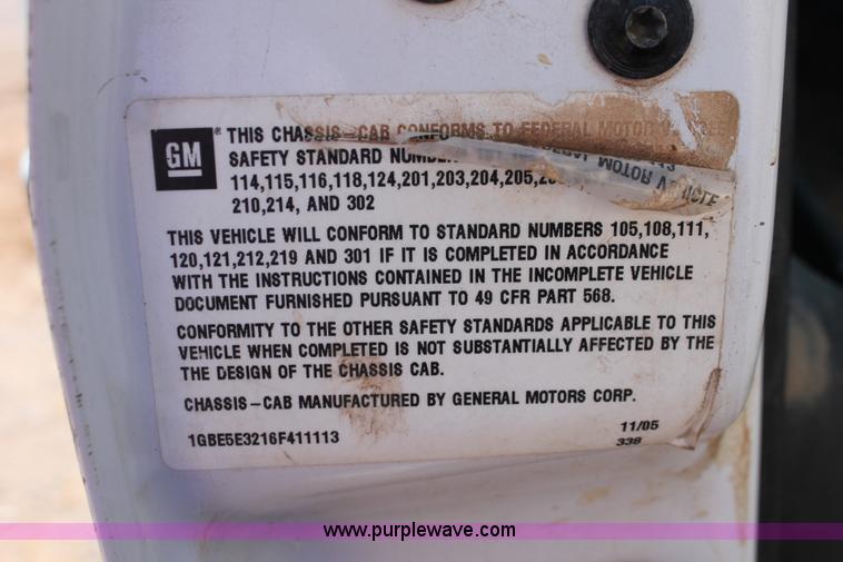 image for item I1556 2006 Chevrolet C5500 Crew Cab flat bed truck