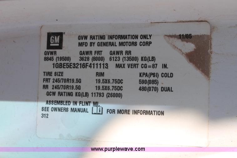 image for item I1556 2006 Chevrolet C5500 Crew Cab flat bed truck