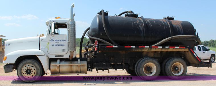 image for item I1560 1996 Freightliner FLD vacuum truck
