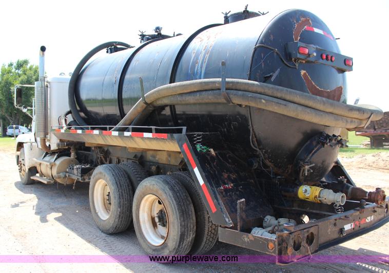 image for item I1560 1996 Freightliner FLD vacuum truck