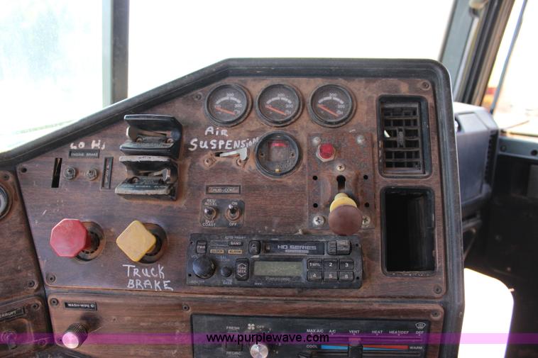 image for item I1560 1996 Freightliner FLD vacuum truck