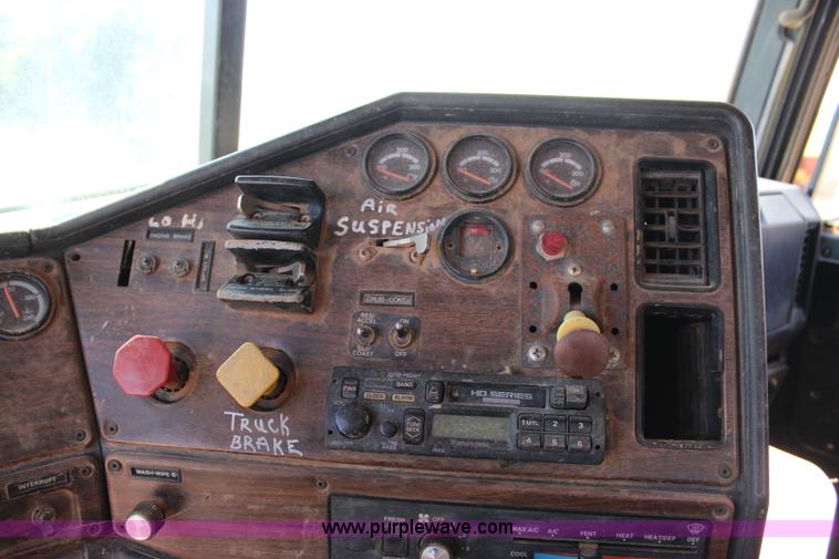 image for item I1560 1996 Freightliner FLD vacuum truck