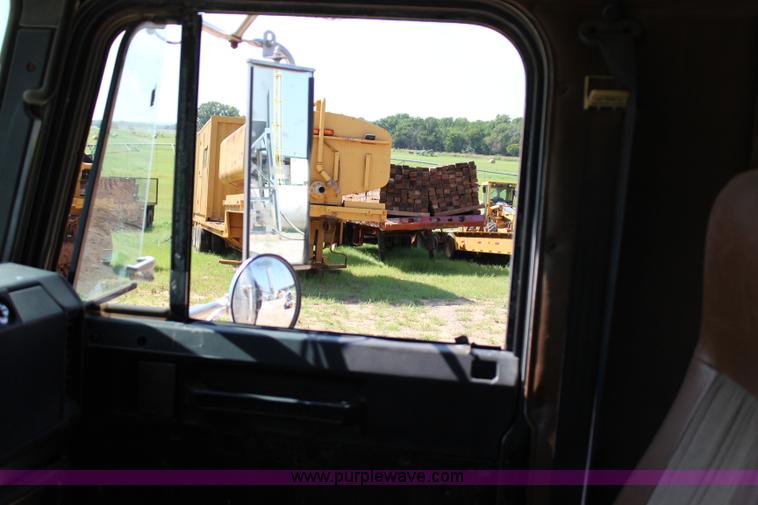 image for item I1560 1996 Freightliner FLD vacuum truck