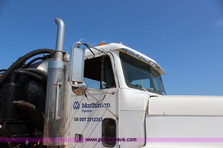 image for item I1560 1996 Freightliner FLD vacuum truck