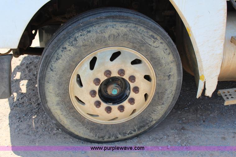 image for item I1560 1996 Freightliner FLD vacuum truck