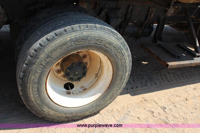 image for item I1560 1996 Freightliner FLD vacuum truck