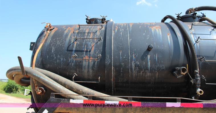 image for item I1560 1996 Freightliner FLD vacuum truck