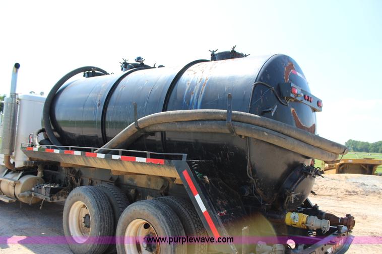 image for item I1560 1996 Freightliner FLD vacuum truck