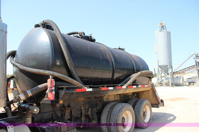 image for item I1560 1996 Freightliner FLD vacuum truck