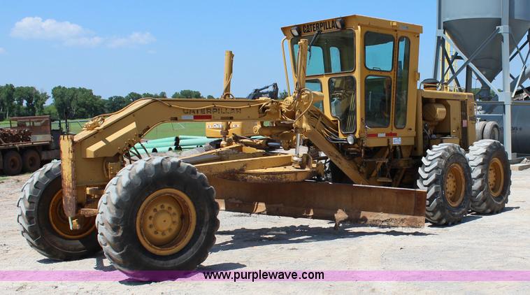 image for item I1563 1982 Caterpillar 140G motor grader