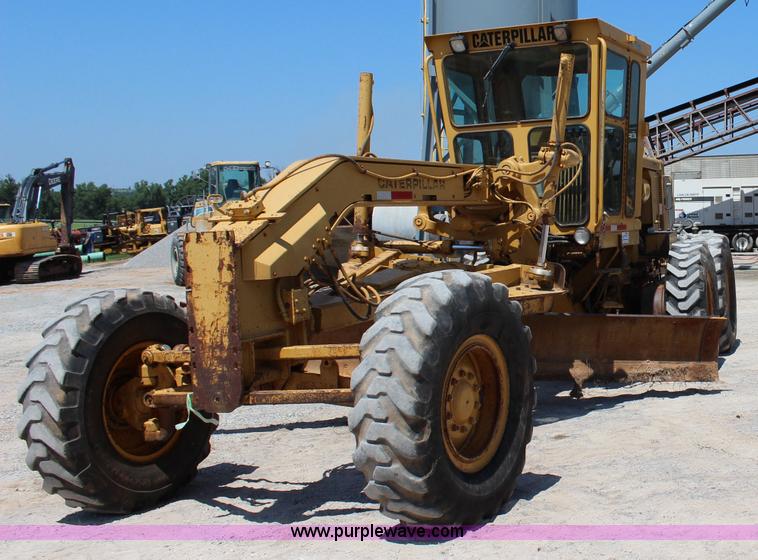 image for item I1563 1982 Caterpillar 140G motor grader