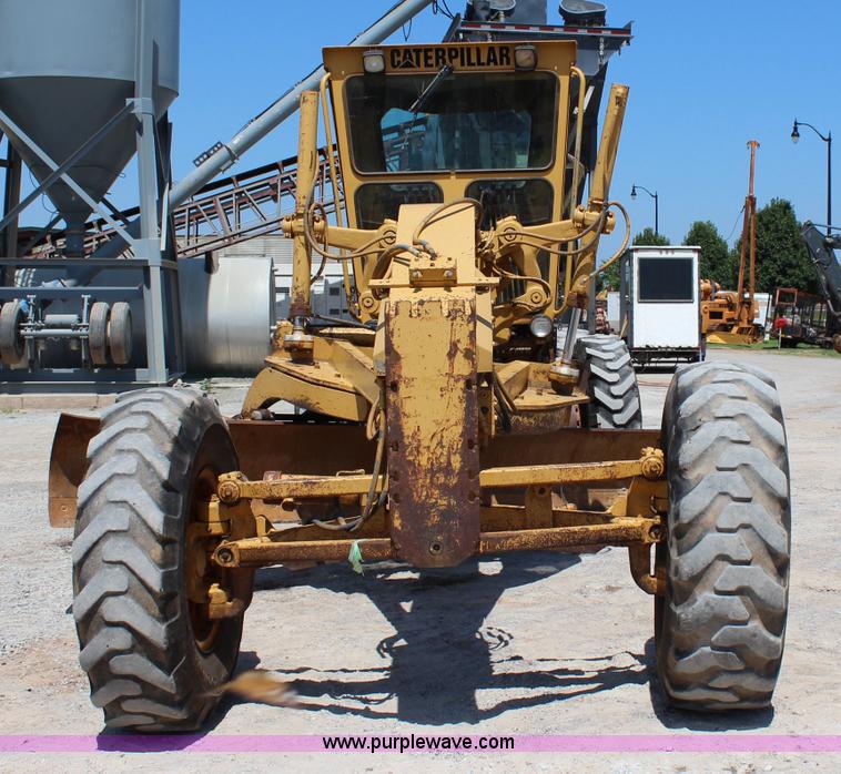 image for item I1563 1982 Caterpillar 140G motor grader
