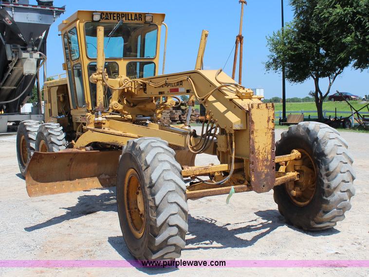 image for item I1563 1982 Caterpillar 140G motor grader