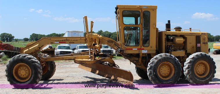 image for item I1563 1982 Caterpillar 140G motor grader