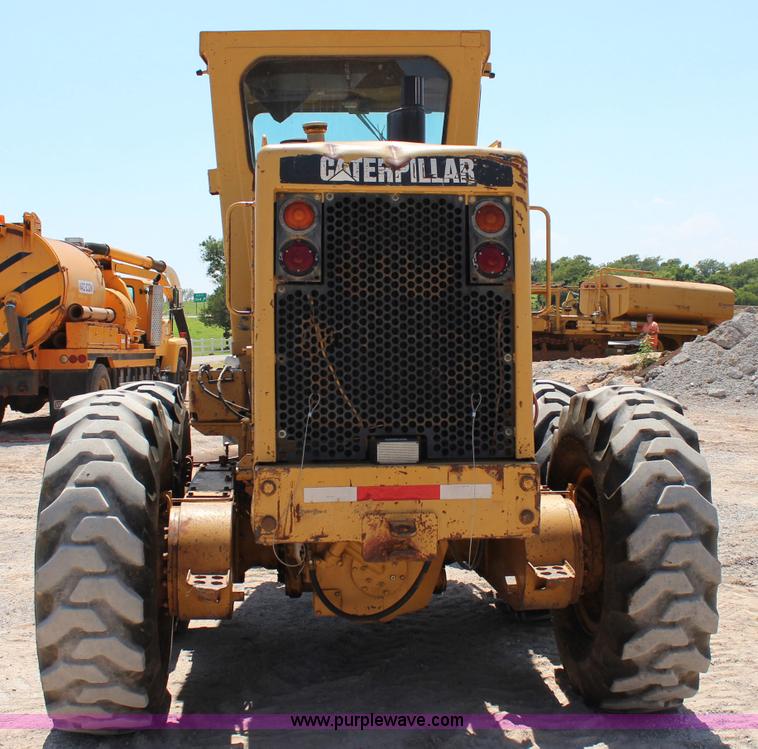 image for item I1563 1982 Caterpillar 140G motor grader