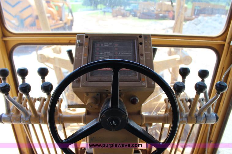 image for item I1563 1982 Caterpillar 140G motor grader