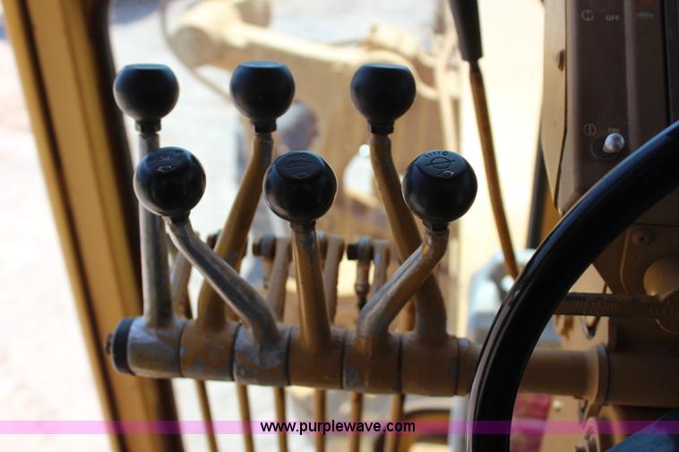 image for item I1563 1982 Caterpillar 140G motor grader