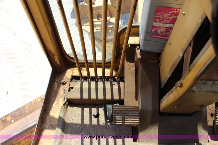 image for item I1563 1982 Caterpillar 140G motor grader