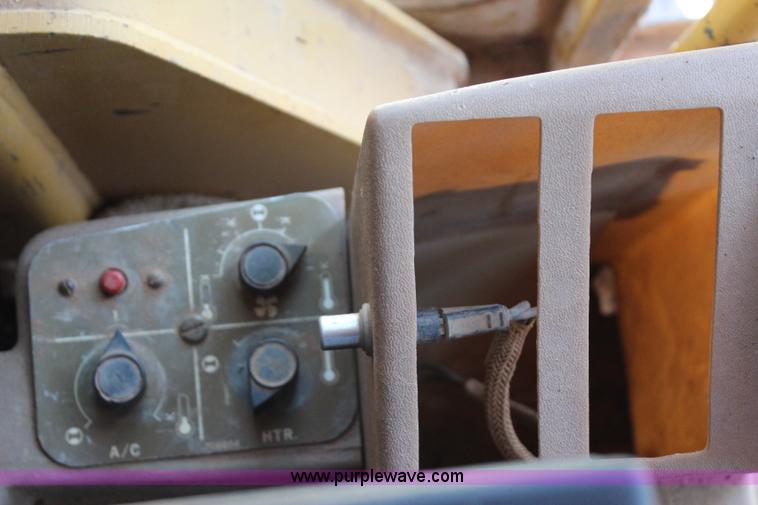 image for item I1563 1982 Caterpillar 140G motor grader