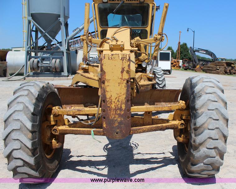 image for item I1563 1982 Caterpillar 140G motor grader
