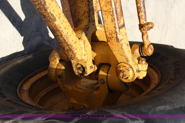 image for item I1563 1982 Caterpillar 140G motor grader