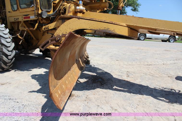 image for item I1563 1982 Caterpillar 140G motor grader