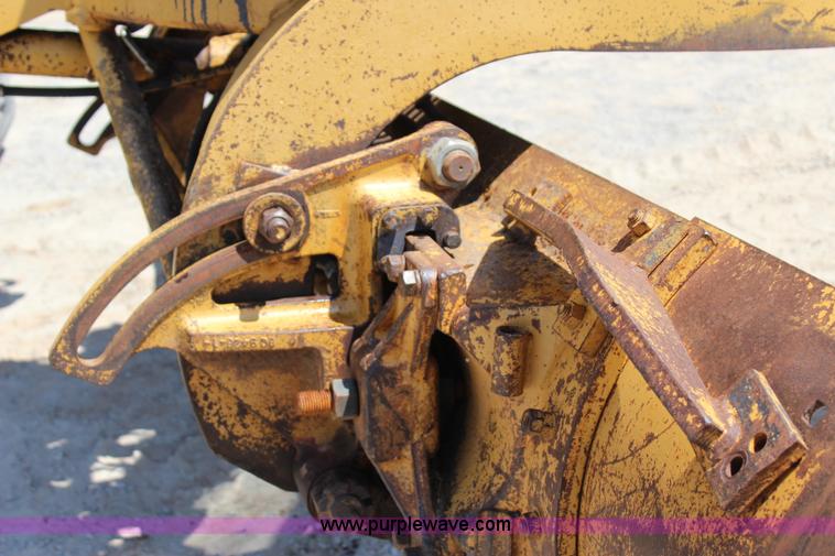 image for item I1563 1982 Caterpillar 140G motor grader