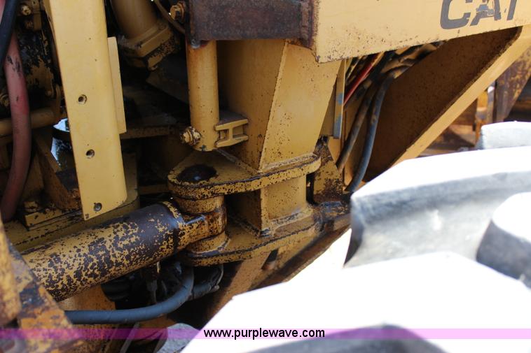 image for item I1563 1982 Caterpillar 140G motor grader