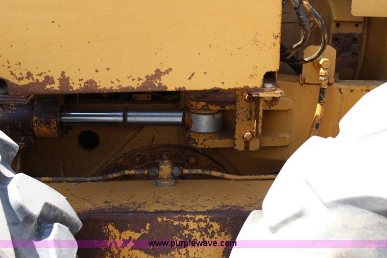 image for item I1563 1982 Caterpillar 140G motor grader