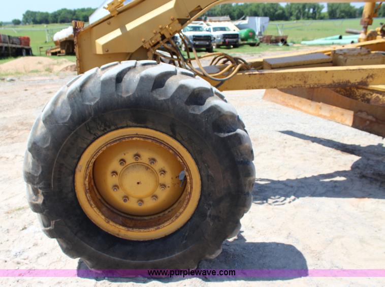 image for item I1563 1982 Caterpillar 140G motor grader