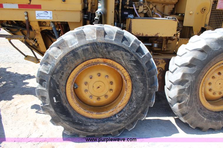 image for item I1563 1982 Caterpillar 140G motor grader