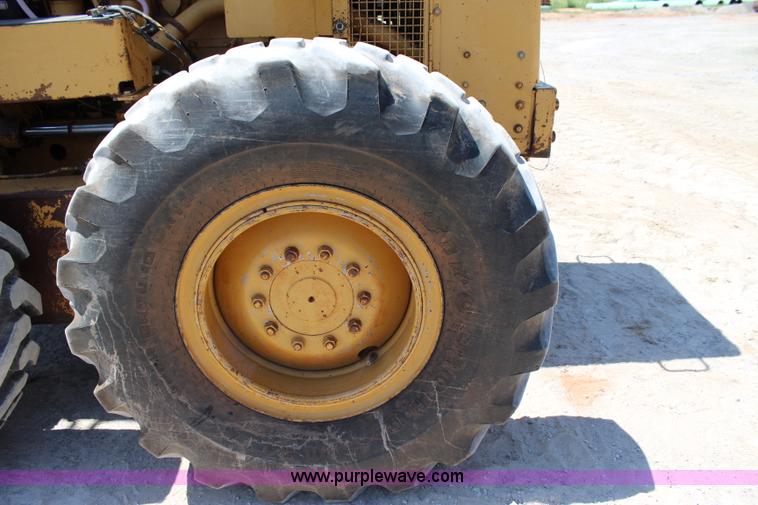 image for item I1563 1982 Caterpillar 140G motor grader