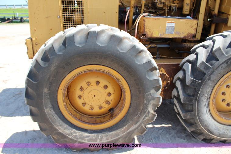 image for item I1563 1982 Caterpillar 140G motor grader