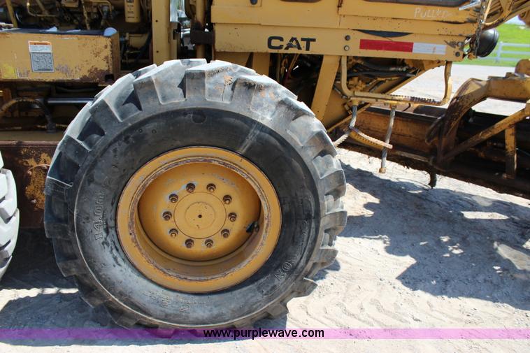 image for item I1563 1982 Caterpillar 140G motor grader