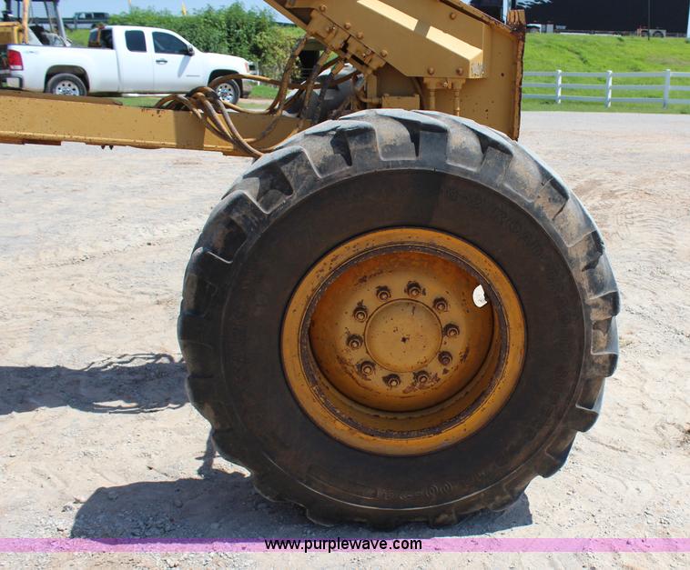 image for item I1563 1982 Caterpillar 140G motor grader