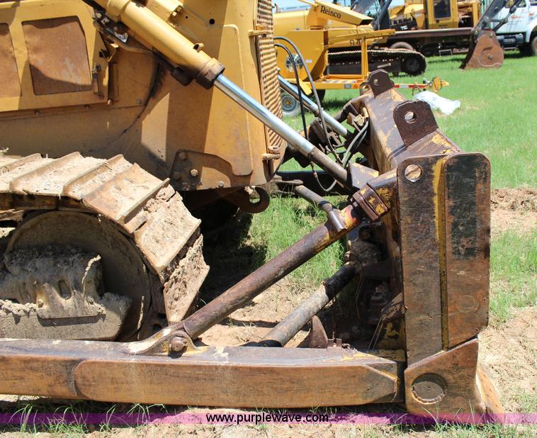 image for item I1564 1981 Caterpillar D6D dozer