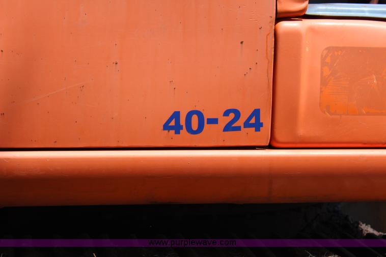 image for item I1565 2001 Hitachi EX200LC-5 excavator