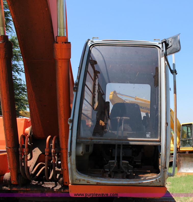 image for item I1565 2001 Hitachi EX200LC-5 excavator