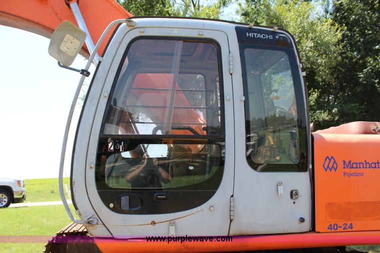 image for item I1565 2001 Hitachi EX200LC-5 excavator